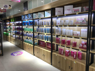 加盟化妝品店如何？小資生活化妝品加盟實(shí)現(xiàn)財(cái)富增長(zhǎng)與家用電器銷售互補(bǔ)